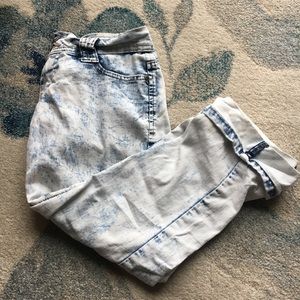 Light Acid Wash Capris